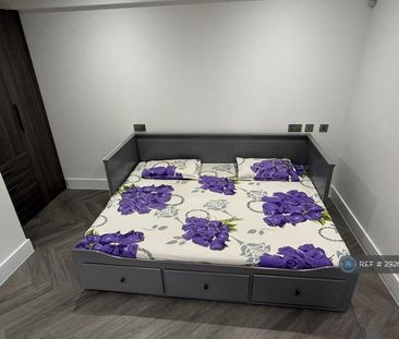 6 bedroom semi-detached house to rent - Photo 2