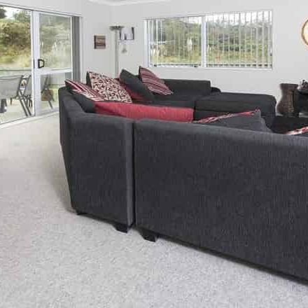 Ready to move in, lovely large home - Photo 1