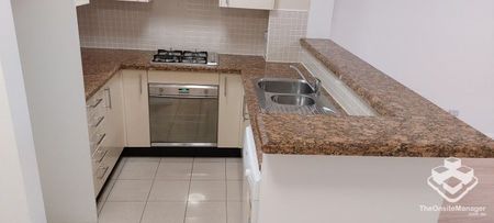 2 Bed + 2 Baths Apartment 4 Min. walk to Trains & Shops - Photo 5