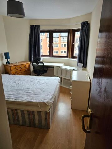 3 bedroom flat to rent - Photo 3