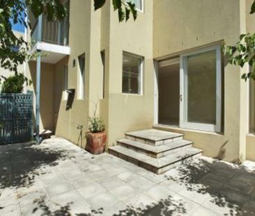 SUPERB TOWNHOUSE WALKING DISTANCE TO THE BAY - Photo 4