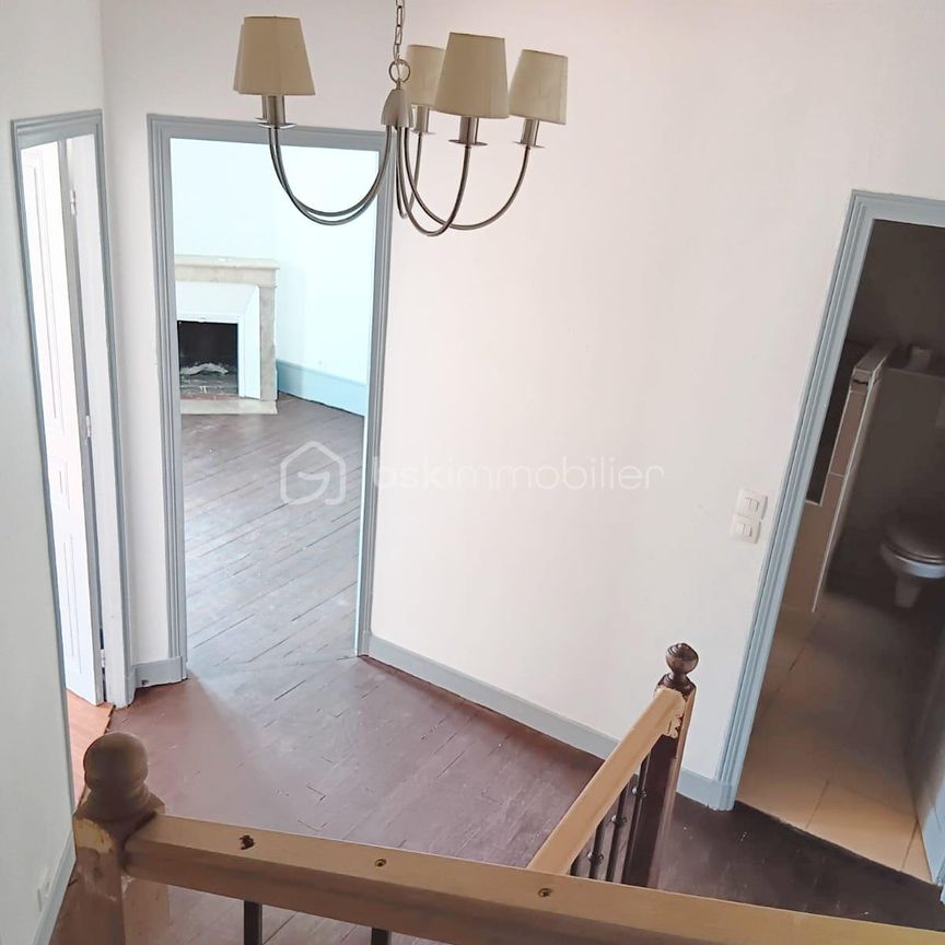 Maison en pierre de 126 m² à Bondy - Photo 1