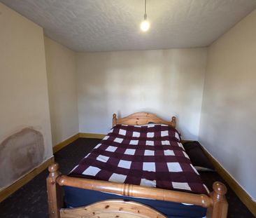 4 bedroom terraced house to rent - Photo 5