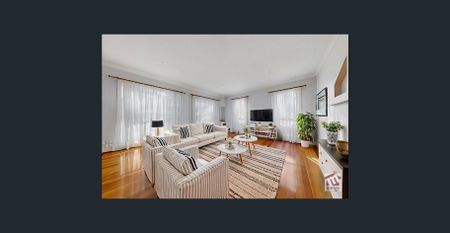 CENTRAL LOCATION - TWO LIVING AREAS! - Photo 3