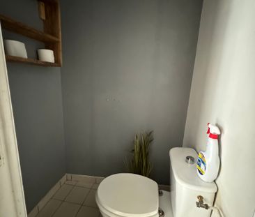 A ST GERVAIS DU PERRON - un logement (76m²) en rdc avec deux chambres Loyer : 430 € DG : 430 € - Photo 4