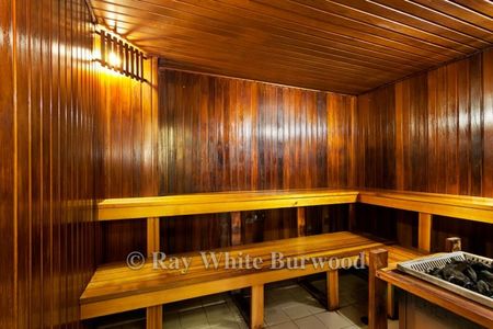 Very Bright Two Bedroom Apartment with District Views... - Photo 4