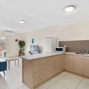 3-bedroom shared unit / apartment, Angas St - Photo 2