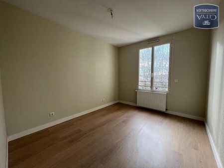 Location Appartement 4 pièces 95m² LYON 4ème - Photo 4
