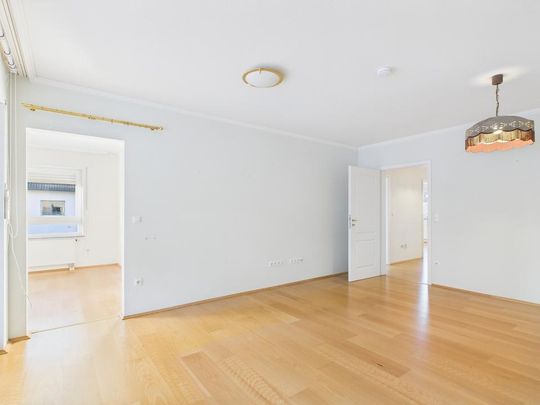 stilvolle 3-Zimmer-Wohnung mit überdachtem Balkon & großer Garage - Photo 1