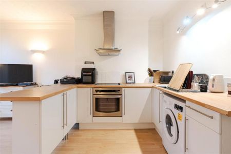 Property to rent - Photo 2