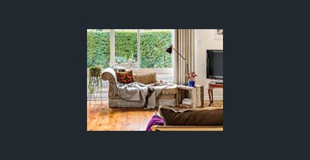 BEAUTIFULLY PRESENTED FURNISHED FAMILY HOME - Photo 2