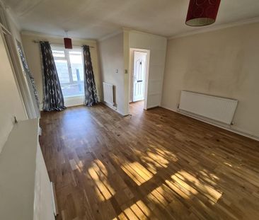 2 bedroom ground floor flat to rent - Photo 2