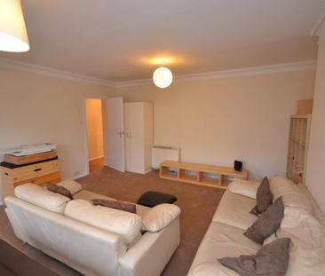 2 bedroom Flat To Let - Photo 3