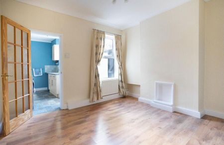 2 bedroom end of terrace house to rent - Photo 3