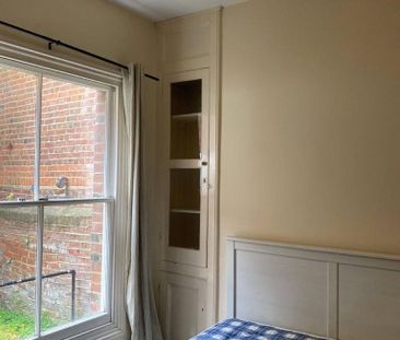 3 bedroom flat to rent - Photo 2