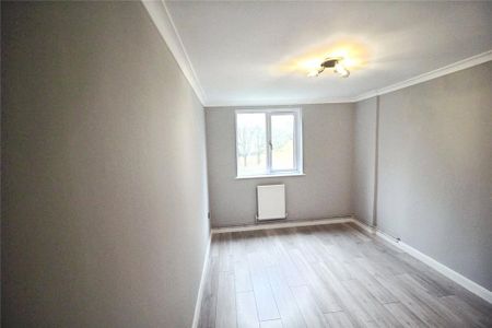 3 bedroom flat to rent - Photo 2