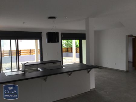 Location Maison 4 pièces 114m² ST GILLES LES HAUTS 97435 - Photo 5