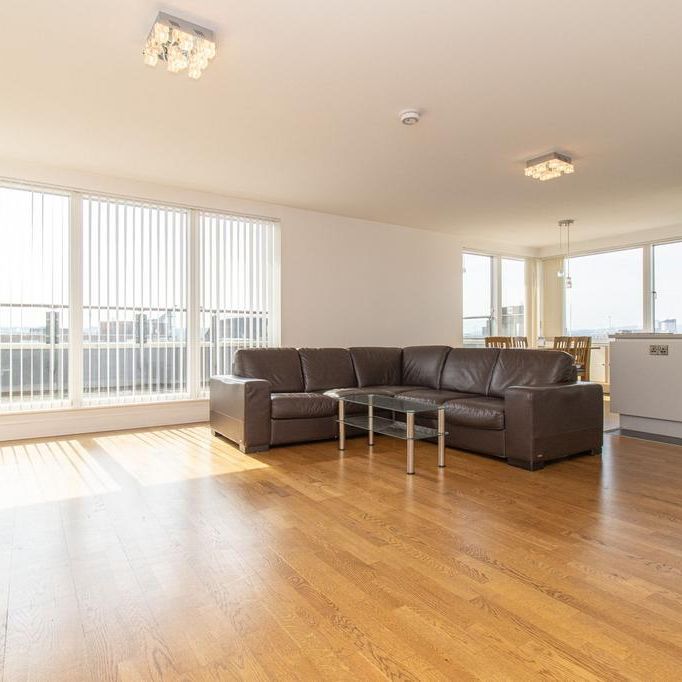 2 bedroom penthouse to rent - Photo 1