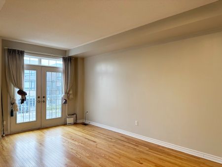 For Lease - 138 Farooq Boulevard, Vaughan, Ontario - Photo 2