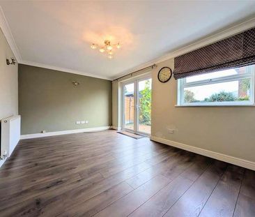 Baneberry Drive, Featherstone, Wolverhampton, WV10 - Photo 6