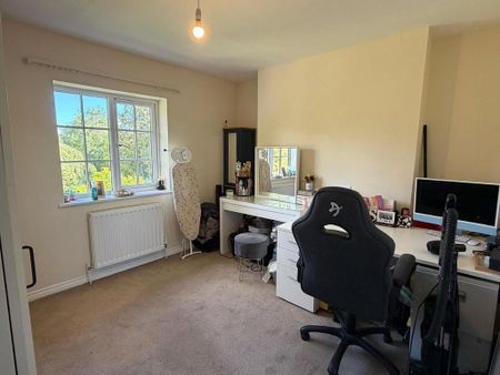 3 bedroom semi-detached house to rent - Photo 4