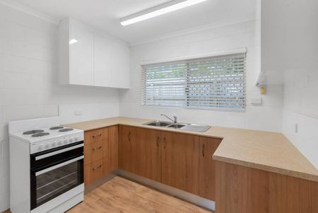 RENOVATED DUPLEX LIVING - Photo 4