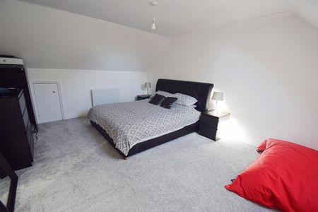 4 bedroom end of terrace house to rent - Photo 5