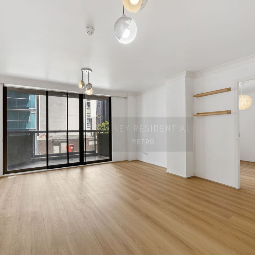 Renovated 1 Bedroom Apartment with Floorboard - Photo 1