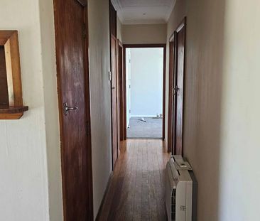 YORK STREET, 3-BEDROOMS $530 P/W - Photo 3