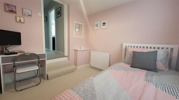 Merton Road, Enfield - Photo 1