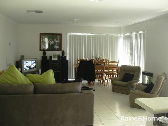 COMFORTABLE FAMILY LIVING - Photo 1