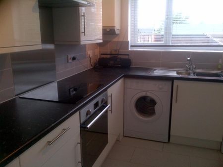4 bedroom terraced house to rent - Photo 5