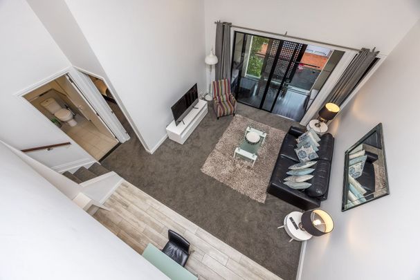 Harbour Vibes & City Lights - Photo 1