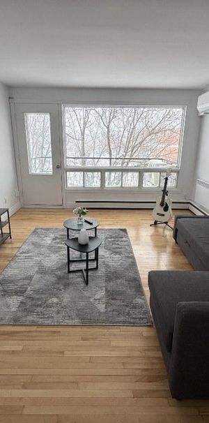 4 1/2 situé à Ste-Foy, stationnement - Photo 1