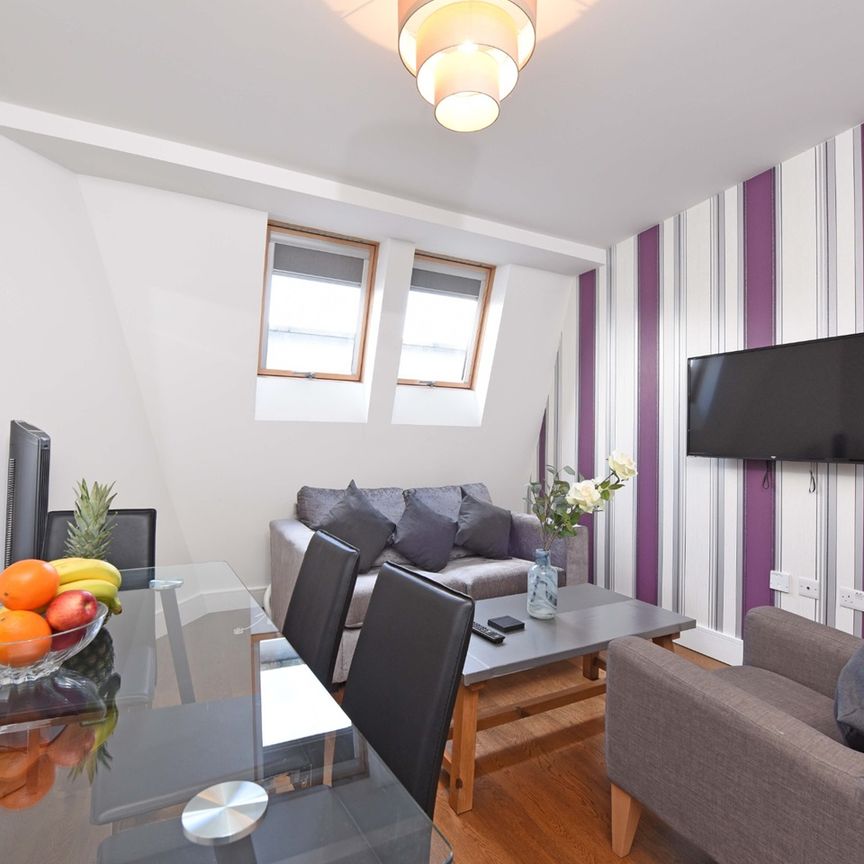 2 Bed Flat, Falcon Road, SW11 - Photo 1
