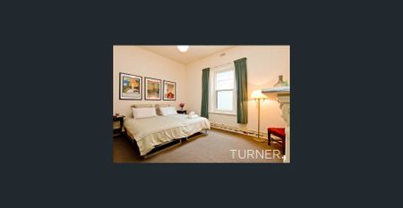 Stunning Cottage in the Heart of the City. - Photo 3