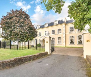 A stunning contemporary apartment in a converted Grade II listed building - Photo 6