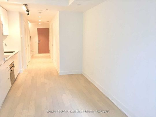 For Lease - 7 Grenville Street Unit# 517, Toronto, Ontario - Photo 1