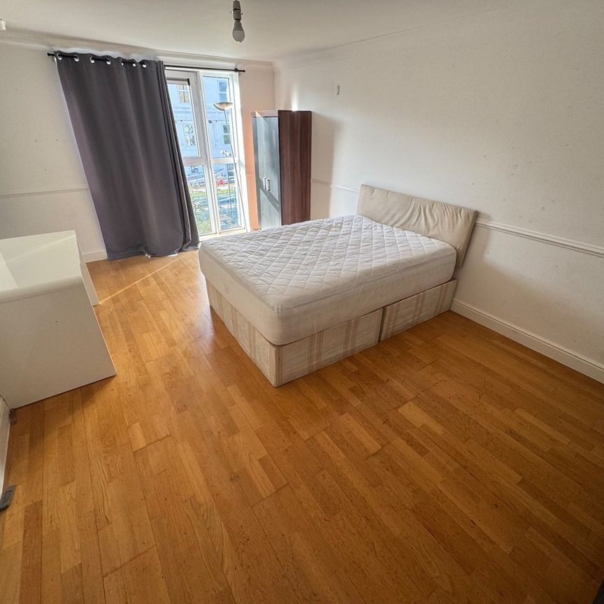 Room in a Shared Flat, Delany House, SE10 - Photo 1