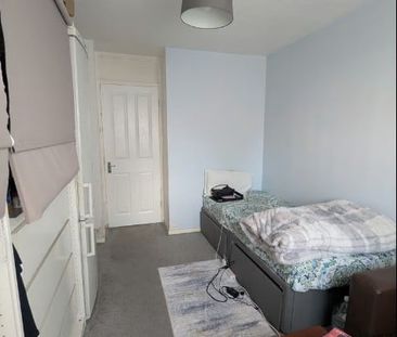 Room in a Shared House, Cowbridge Lane. Barking, IG1 - Photo 1