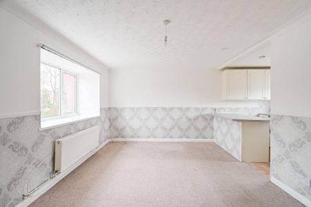 2 bedroom maisonette to rent - Photo 4