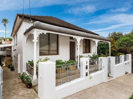 TASTEFUL ONE BEDROOM LOCATED IN THE HEART OF WAVERLEY! - Photo 1