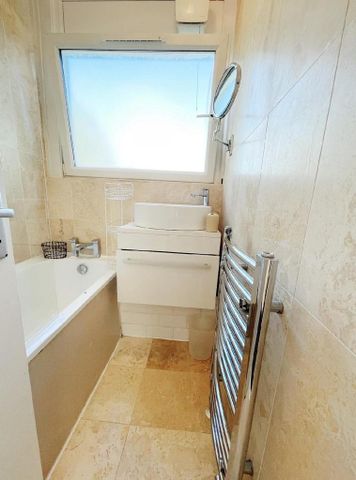 4 bedroom flat share to rent - Photo 3