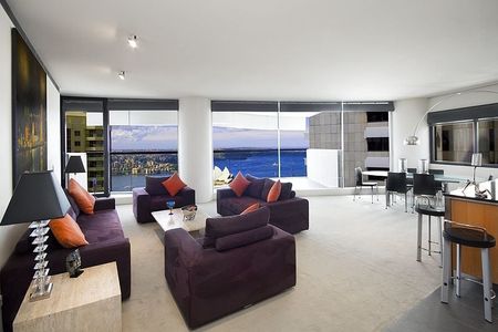 STUNNING 3 BEDROOM APARTMENT WITH HARBOUR VIEWS | Unfurnished - Photo 4