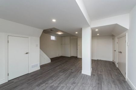 Property For Lease | W8447802 - Photo 5