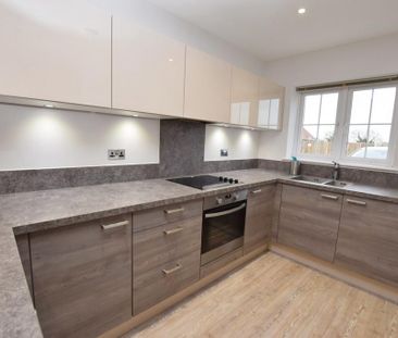 2 bedroom semi-detached house to rent - Photo 4