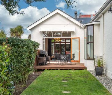 Space, Sunshine and Style in Roslyn - Photo 3