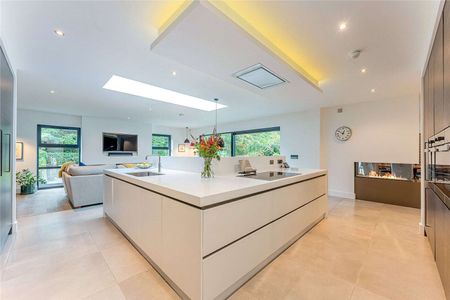 An outstanding contemporary home in one of the North West's most exclusive residential areas. - Photo 4