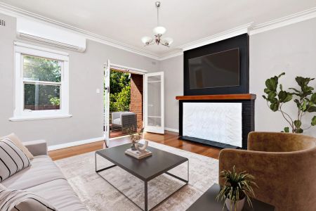 Spacious Art Deco Apartment in Prime Location! - Photo 4