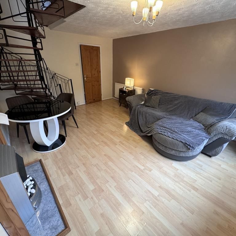 2 bedroom semi-detached house to rent - Photo 1